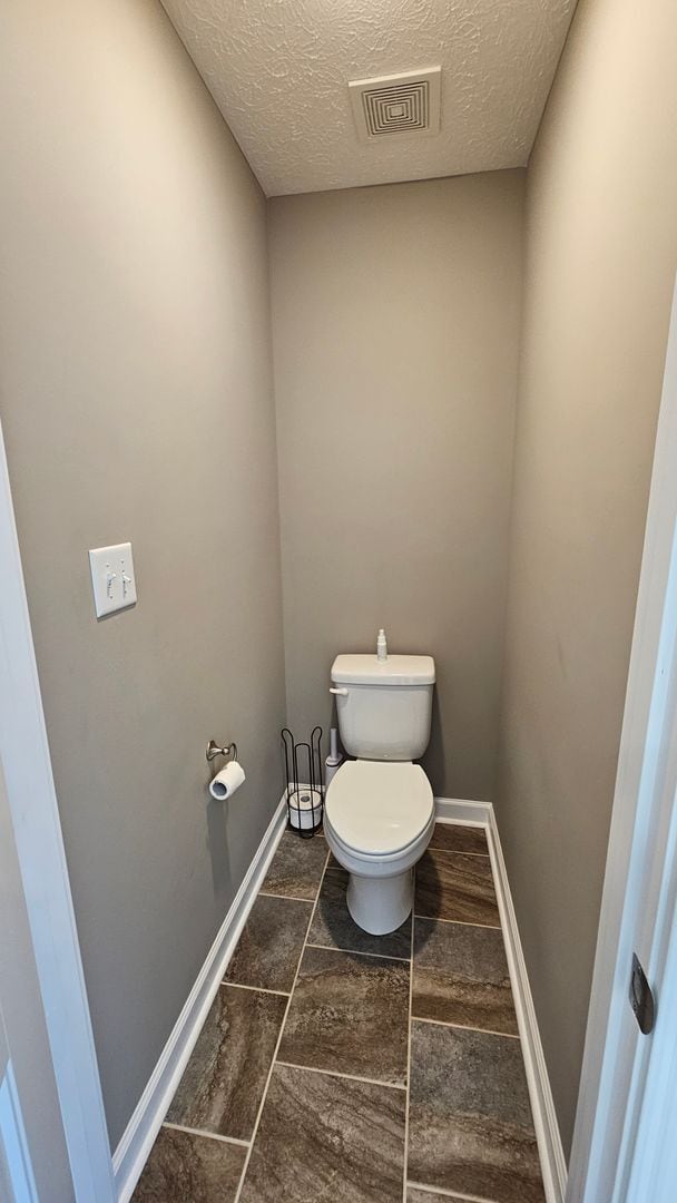 Building Photo - 6 Month Lease! Close to Exit 8 I-24! IMMACULATE!! 4 bed/2.5 Bath, 3 car garage/fenced in backyard...