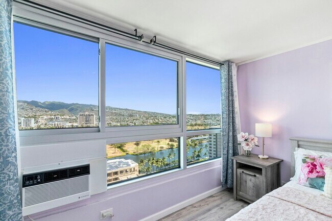 Building Photo - 2421 Tusitala St