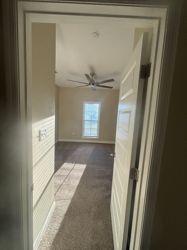 Building Photo - Home in Knights Landing