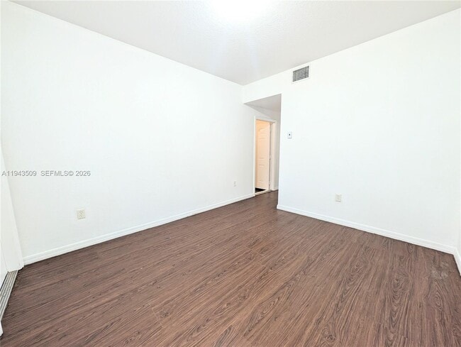 Building Photo - 825 SW 6th Pl