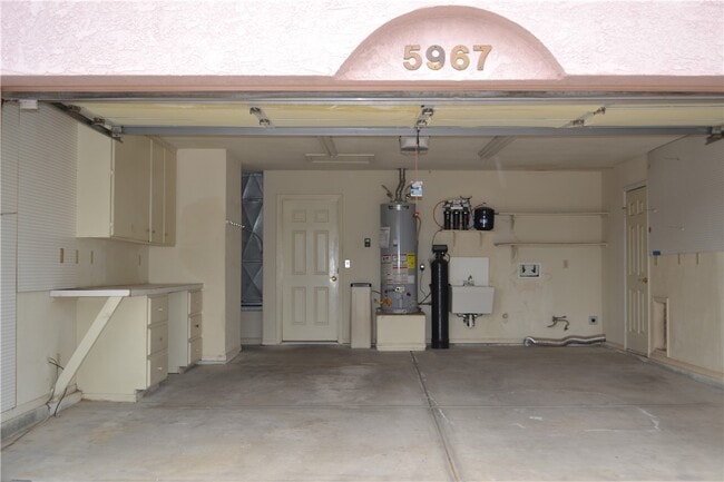 Building Photo - 5967 S Mountain Vw Rd