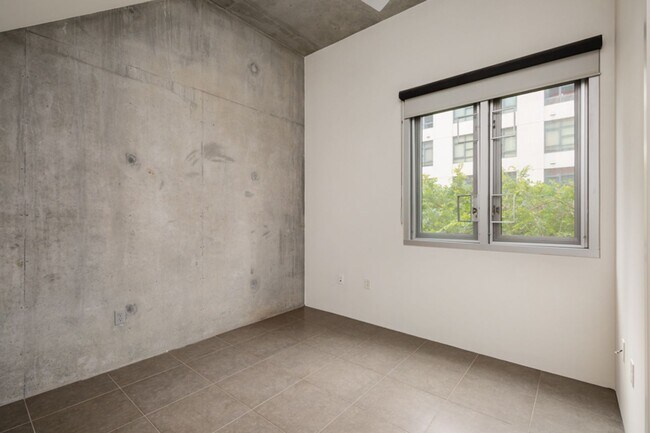 Building Photo - 2 bedroom 2 story East Village loft at Fah...