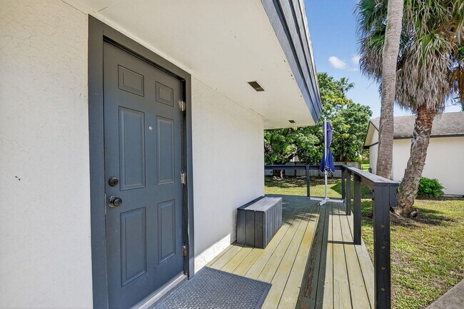 Building Photo - 3532 Coconut Rd