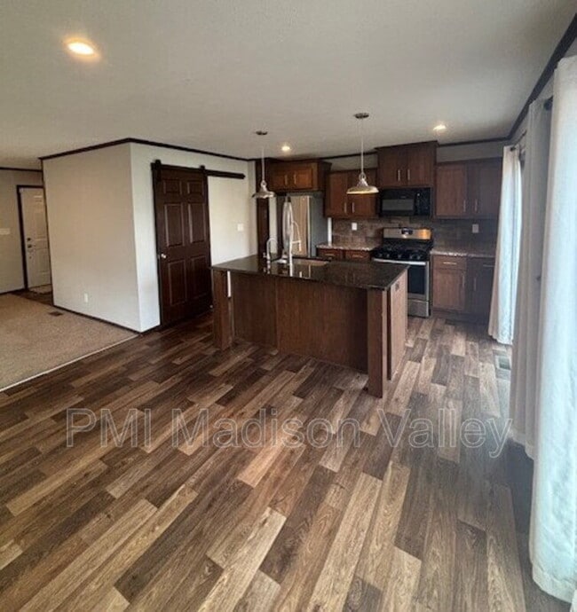 Building Photo - 707 Washington St