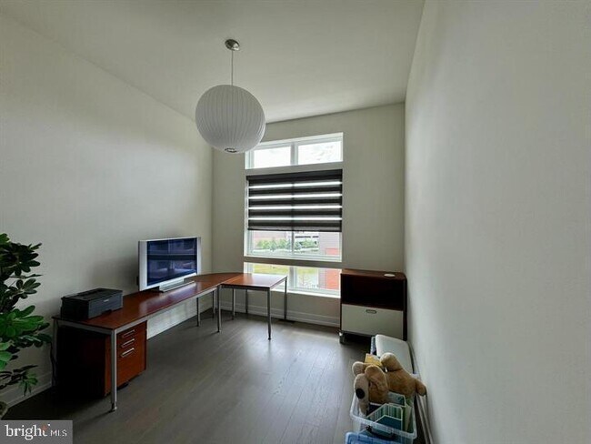 Building Photo - 906 Lakeview Ct
