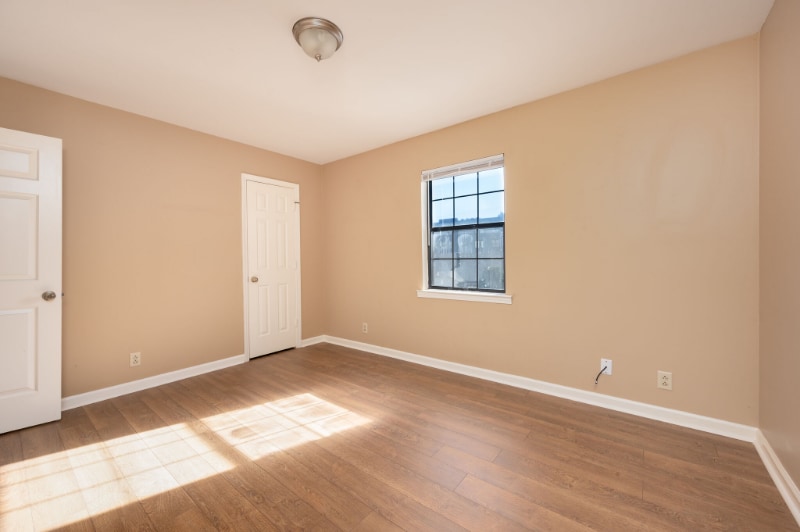 Building Photo - 102 Academy Square