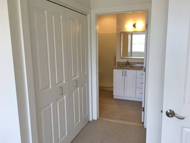 Building Photo - 875 Elm St