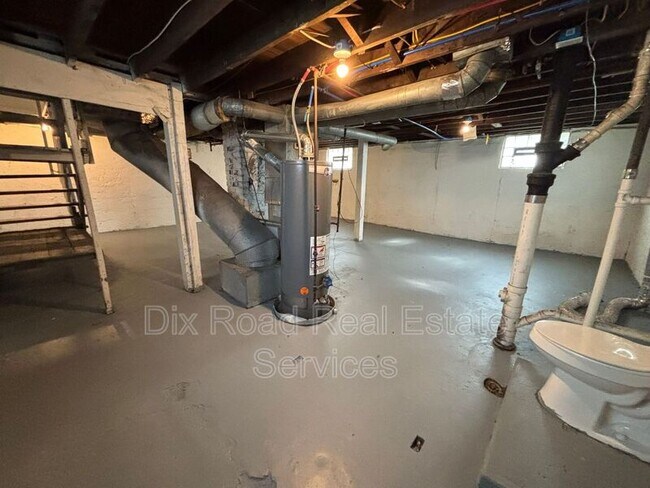 Building Photo - 63 Hallwood Ave