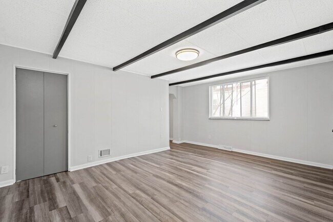 Building Photo - Stunning 3 bedroom home in Mt. Washington available August 1!