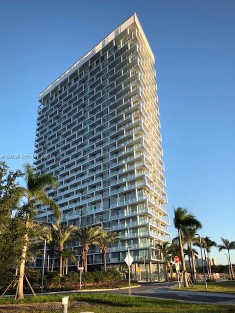 Building Photo - 2000 Metropica Wy