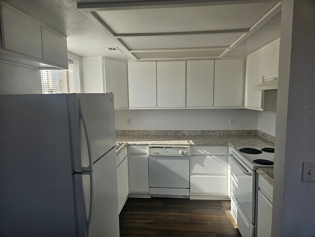 Building Photo - 1-4 1328 Ramar