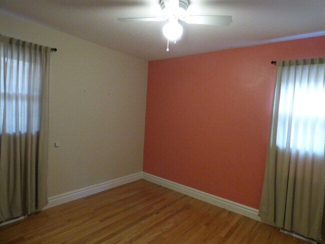 Building Photo - Perfect 2 Bedroom House