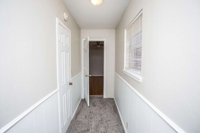Building Photo - "Spacious 5-Bed Oasis with Granite Elegance & Hardwood Charm in Lubbock!"