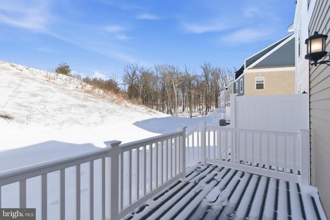 Building Photo - 1715 Water Xing Rd