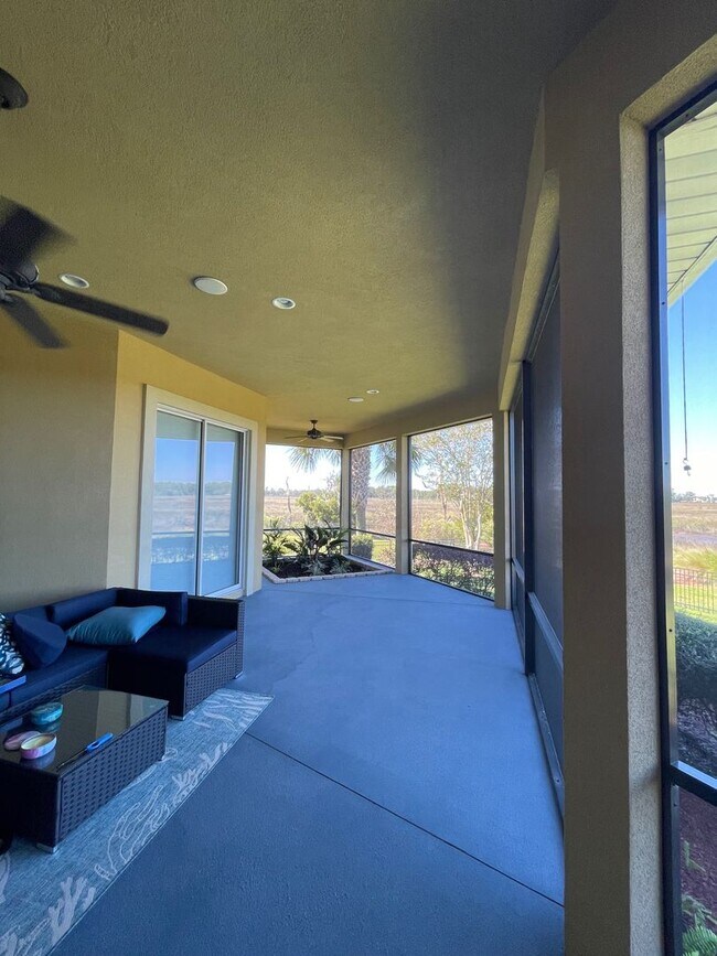 Building Photo - Luxury 3BR/3.5BA + Office in Winding River...