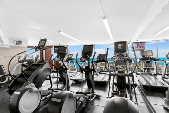 Building Photo - 300 South Pointe Dr