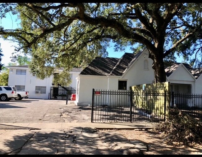 Primary Photo - 2606 Barbee St