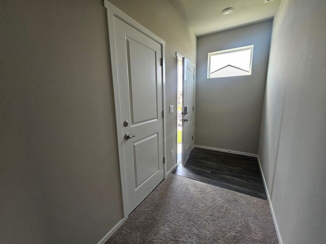 Building Photo - Stunning 4-Bedroom Pet-Friendly Home for L...
