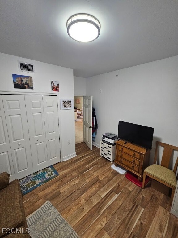 Building Photo - 10720 Ravenna Way