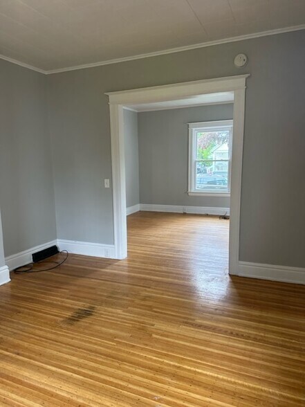 Building Photo - 50 Linnet St