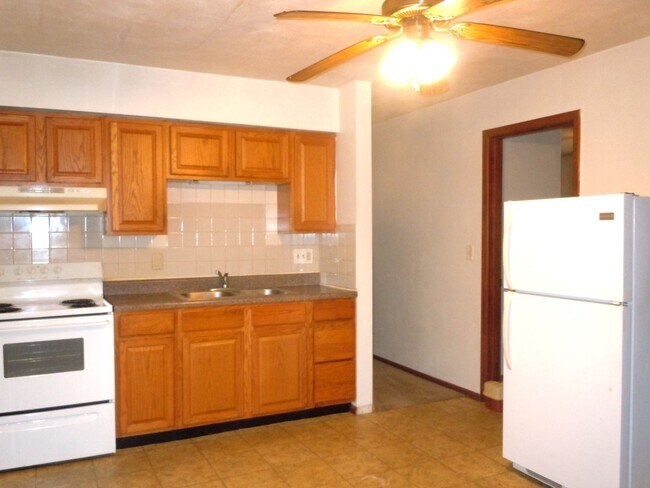 Building Photo - 831 Strong