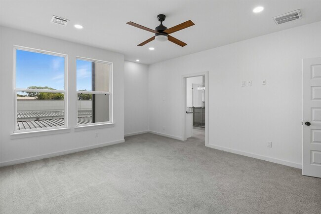 Building Photo - 2927 El Fenice Ln