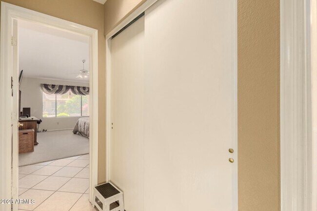 Building Photo - 9559 E Sunburst Dr