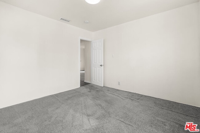 Building Photo - 1351 W 70th St