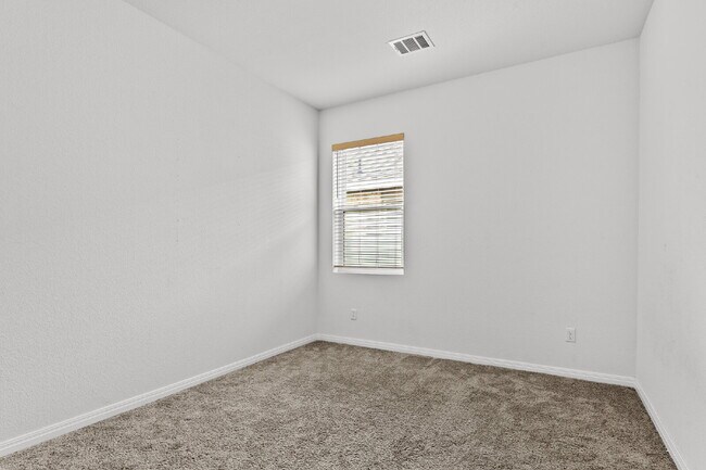 Building Photo - "Charming 3-Bedroom Home with 2 Baths in San Marcos – 1821 Sq Ft of Comfort!"