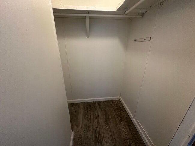 Building Photo - 2br 1Ba Manufactured Home with large Patio Front/Rear yard plus garden area