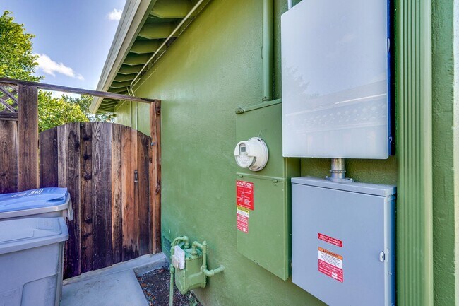 Building Photo - Remodeled 3-bedroom 1 bath