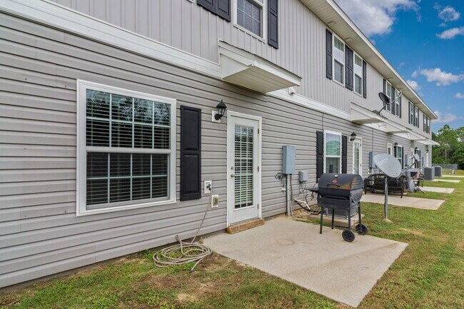 Building Photo - 173 Iron Horse Dr E