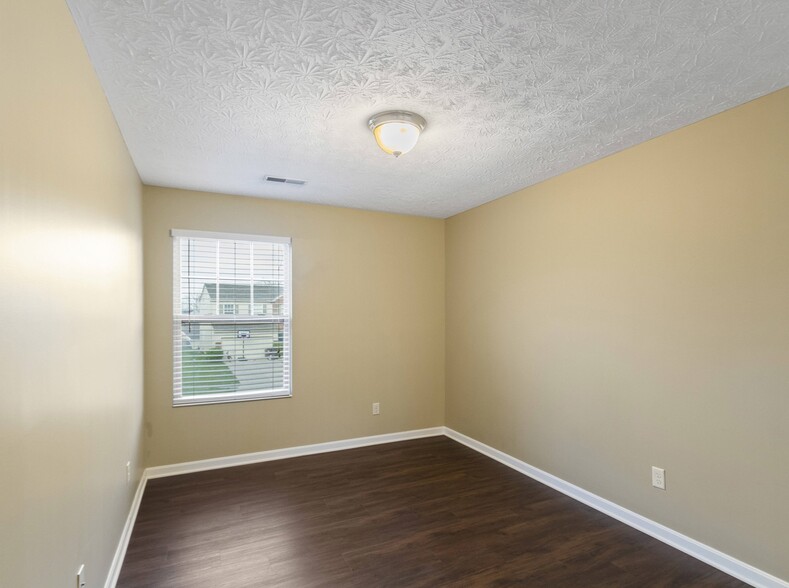 Building Photo - 5877 Hayden Dr