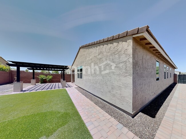 Building Photo - 215 E Salerno Way