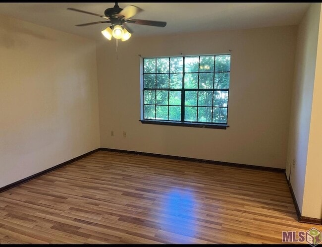 Building Photo - 211 Chantilly Dr