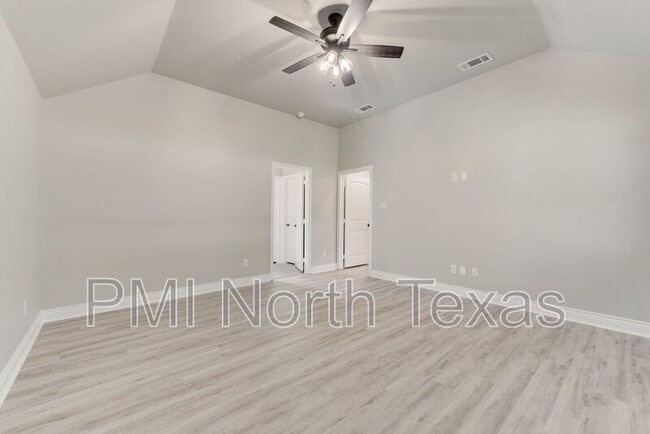 Building Photo - 8201 Scott Ln