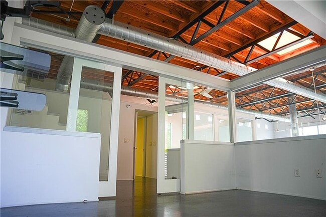Building Photo - 1024 Hemphill Ave NW
