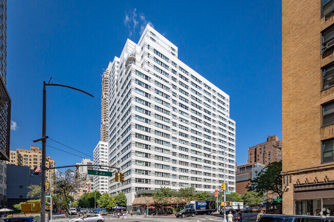 Building Photo - 215 East 68th Street