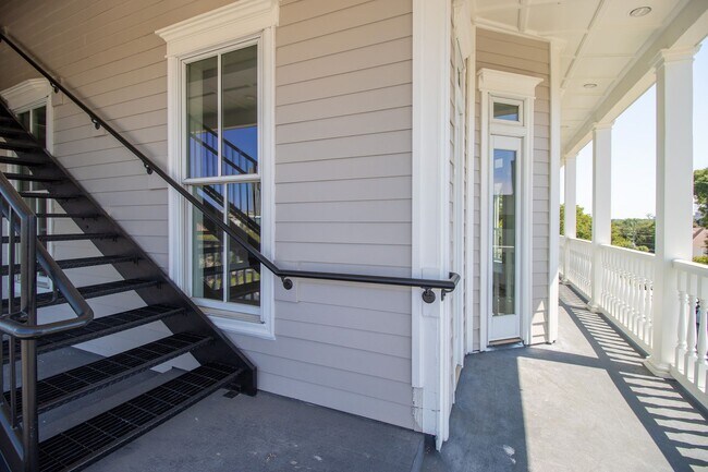 Building Photo - Modern Comfort Meets Historic Character in...