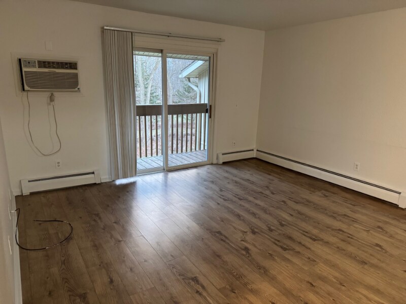 Building Photo - 580 N Main St