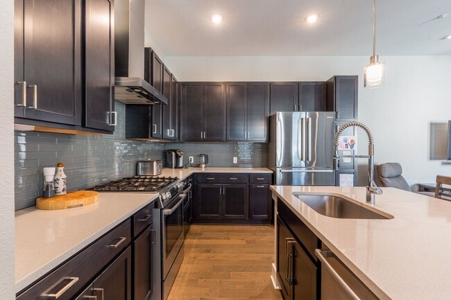 Building Photo - The Grove 2/2 Furnished
