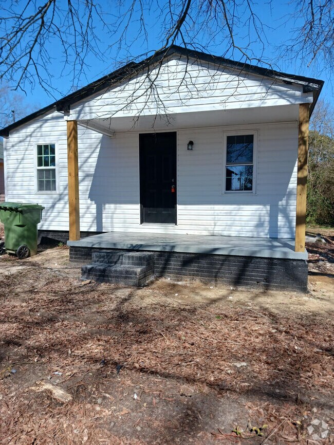 Building Photo - Renovated Two Bedroom House for Rent in La...