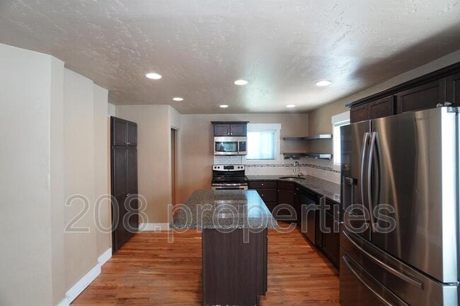 Building Photo - 1202 W Hale St