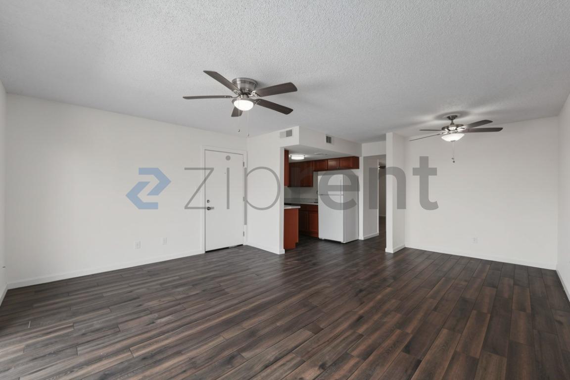 Building Photo - Unit 500