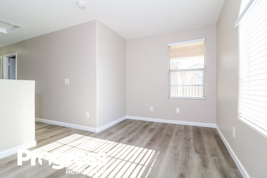 Building Photo - 111 N 65th Dr