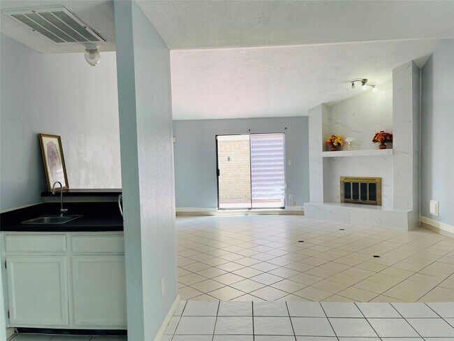 Building Photo - 6823 Songbrook Dr