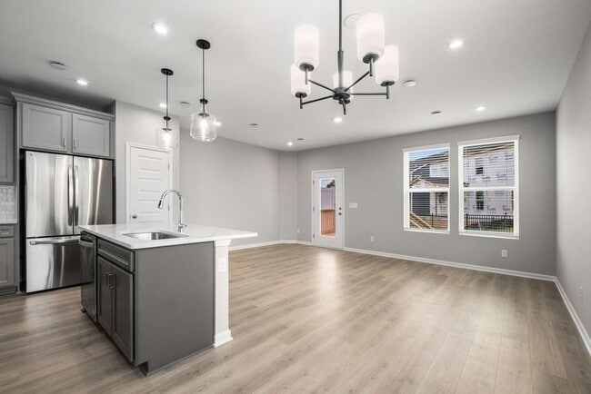 Building Photo - 5339 Bellflower Hls