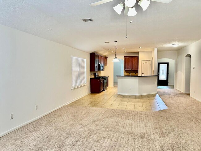Building Photo - 30415 Deleon Fields Dr