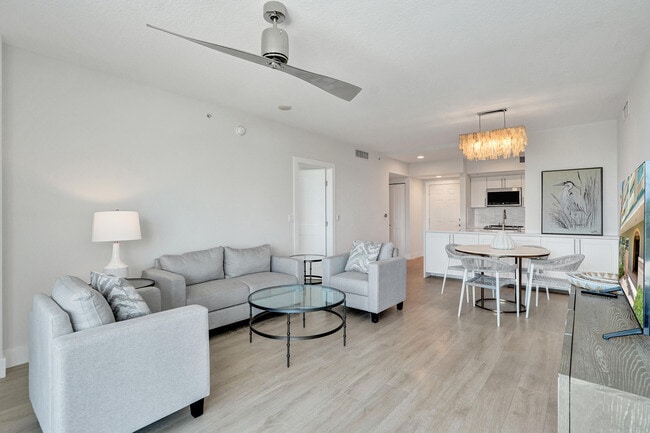 Building Photo - 700 E Boynton Beach Blvd