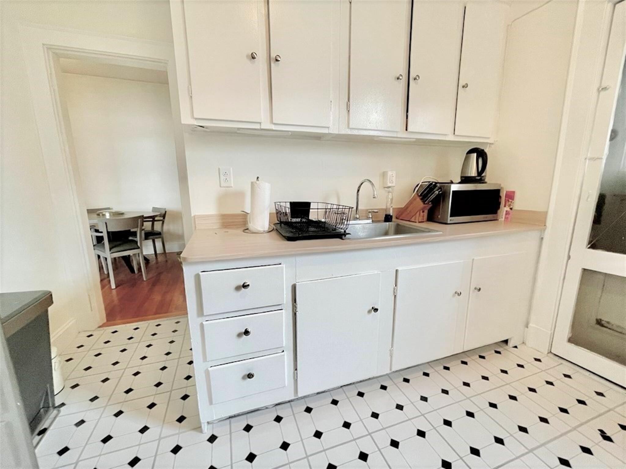 Building Photo - 76 Martin St